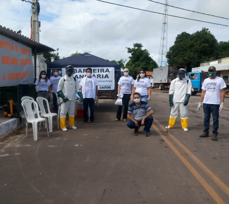 A Prefeitura de Coivaras monta barreira sanitária para conscientizar, higienizar veículos e entregar máscara aos que entram na cidade