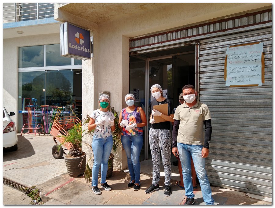 Equipe de profissionais da Secretaria Municipal de Saúde distribuem mascaras  - Imagem 4