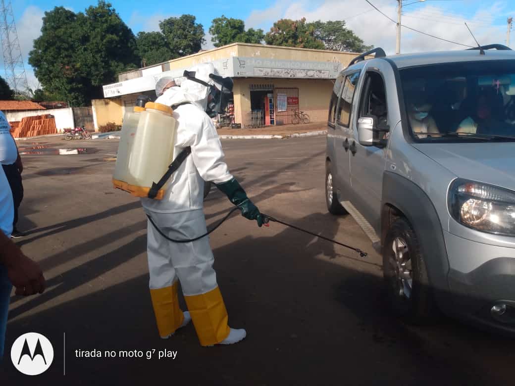 A Prefeitura de Coivaras monta barreira sanitária para conscientizar, higienizar veículos e entregar máscara aos que entram na cidade - Imagem 3