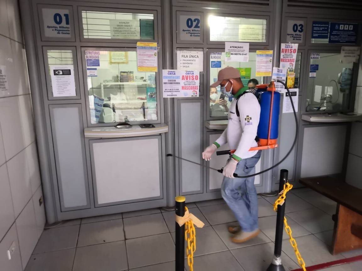 Pontos são desinfetados no combate ao Covid-19 em Monsenhor Gil