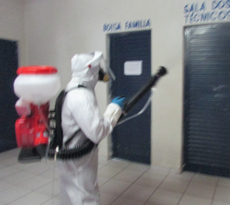 Prefeitura inicia desinfecção de ruas e prédios públicos