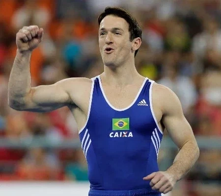 Conheça famosos que se assumiram homossexuais em 2019 e você não sabia