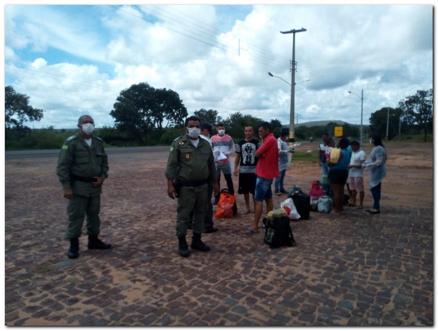 Equipe da Sáude de Inhuma abordam ônibus clandestinos que chegaram de São Paulo - Imagem 2