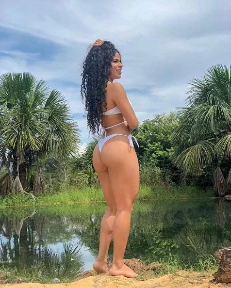 Confira 10 fotos de biquíni da ex-bbb Elana mostrando corpo escultural - imagem 18749