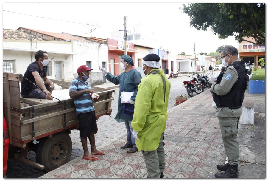 Profissionais realizam ações de prevenção ao Coronavírus  - Imagem 35