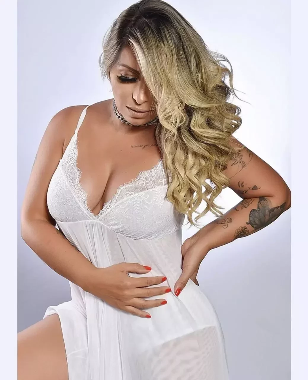 Aos 42 anos,  Walkyria Santos mostra corpão em 10 fotos sensuais - imagem 20199