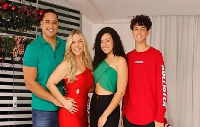 Flagrou Xanddy com homem? Leia polêmicas e curiosidades de Carla Perez - imagem 20278