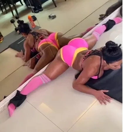 Gracyanne Barbosa dá show de flexibilidade em dia de treino; fotos - imagem 20290