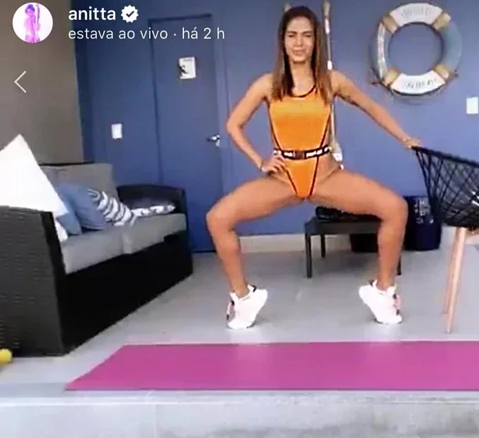 De fio dental, Anitta publica cliques sensuais ao se exercitar; fotos - imagem 20533