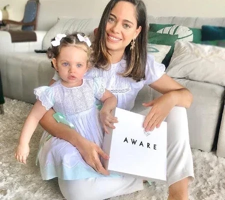 Momento fofura! Confira lindas fotos de Raquel Dias com a filha Stella