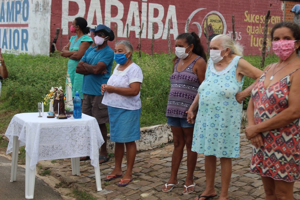 Santo Antonio visita famílias levando a esperança por dias melhores em Campo Maior - Imagem 3
