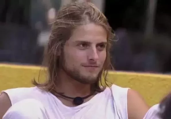 Saiba quem são os famosos que se assumiram LGBTQ+ em 2020  - imagem 20622