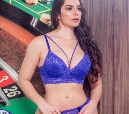 De tirar o fôlego!  Veja 10 fotos sensuais da cantora de forró Hannah