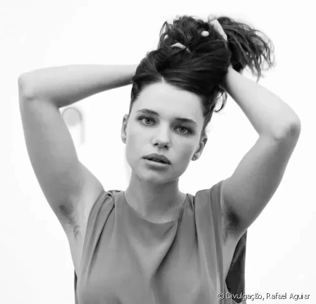 Saiba quem são as celebridades que assumiram os pelos nas axilas  - imagem 20888