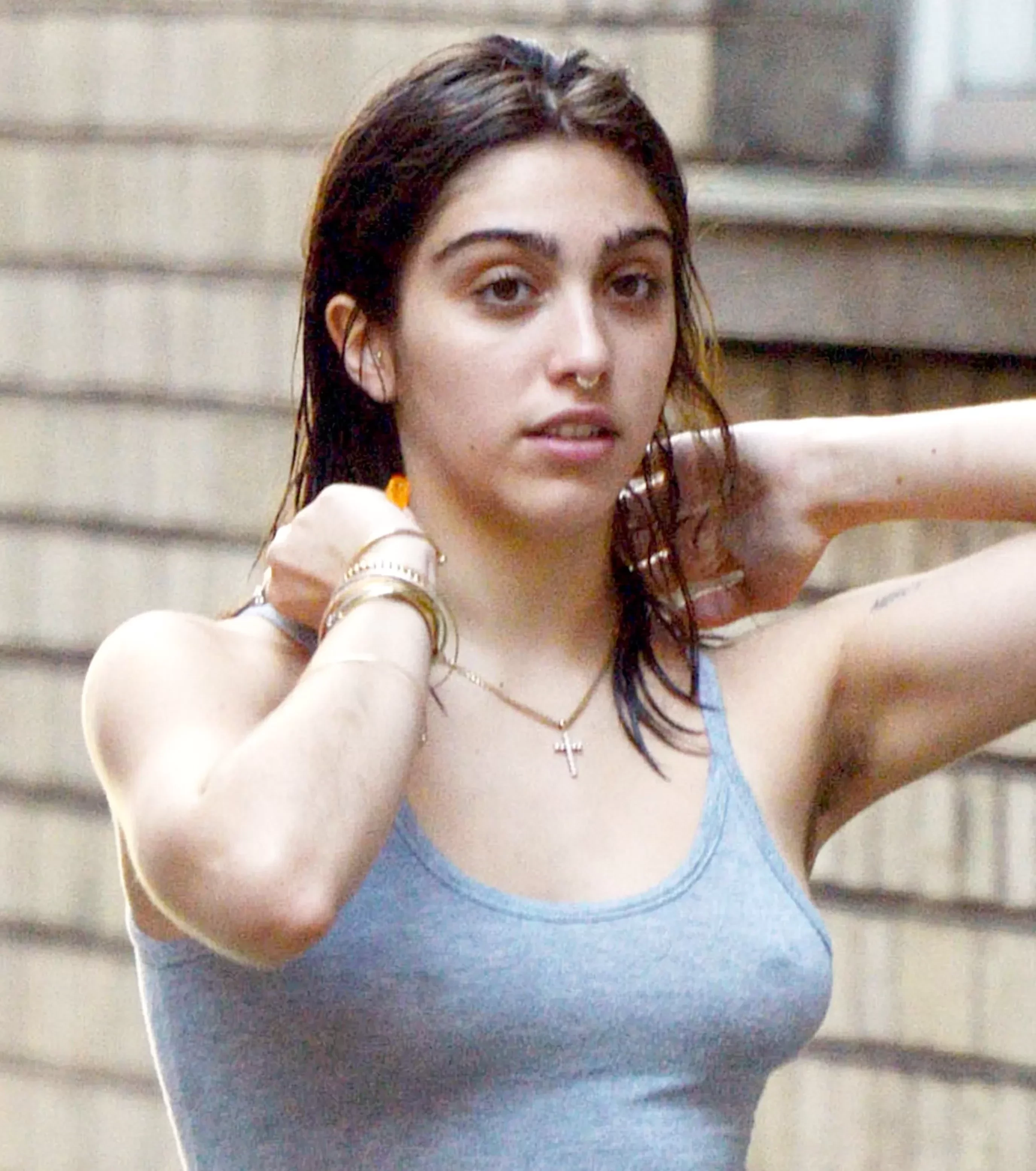 Saiba quem são as celebridades que assumiram os pelos nas axilas  - imagem 20896