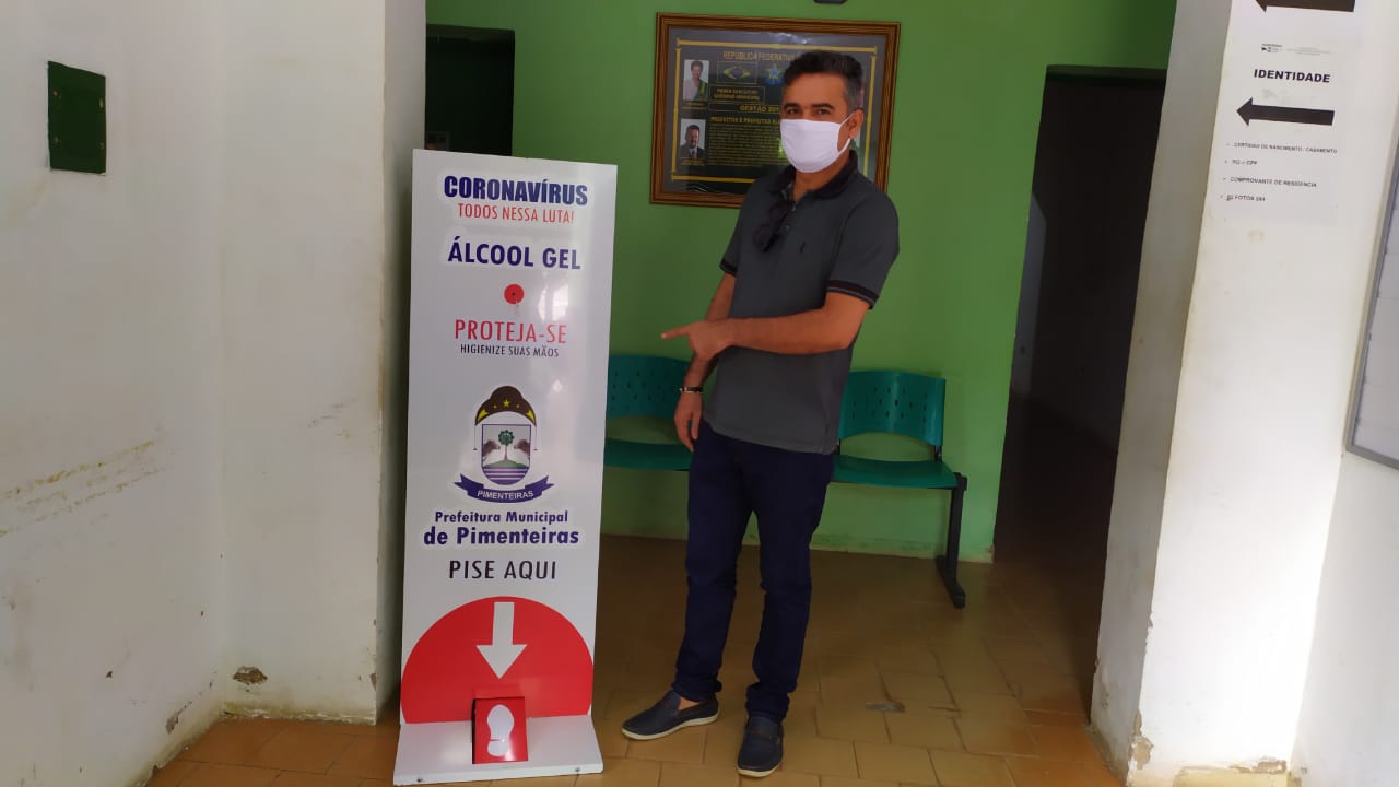 Distribuição de totens com álcool em gel pelos locais públicos de Pimenteiras  - Imagem 6
