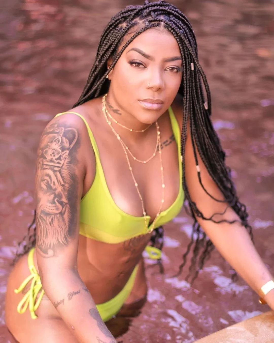 Ludmilla posta clique de ensaio só com a parte de baixo do biquíni - imagem 19862