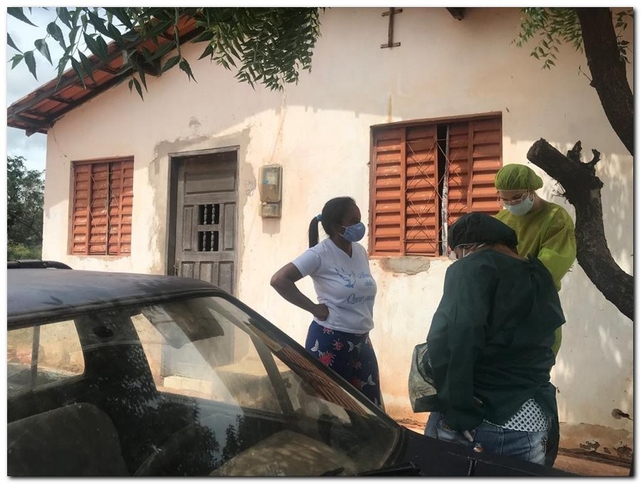 Secretaria de Saúde de Inhuma distribui mascaras e orienta população