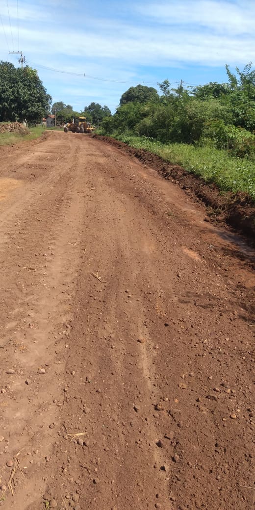 Prefeitura de Água Branca realiza serviço de recuperação de estradas nas comunidades Angicos e Tinguis - Imagem 1