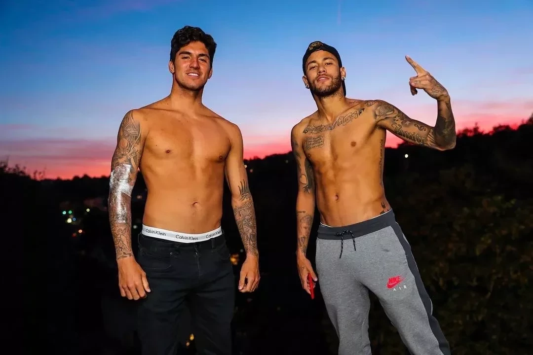 Saiba quem são os 'parças' famosos e anônimos de Neymar  - imagem 21618