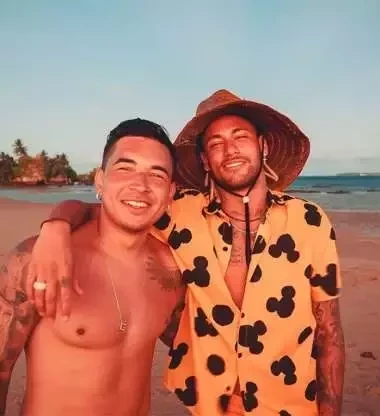 Saiba quem são os 'parças' famosos e anônimos de Neymar  - imagem 21619