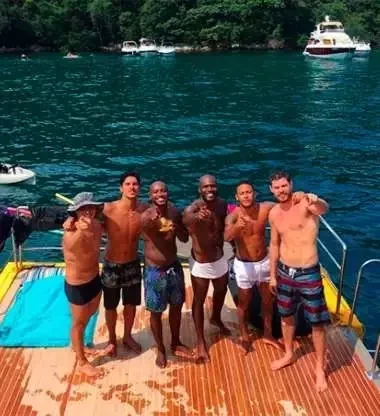 Saiba quem são os 'parças' famosos e anônimos de Neymar  - imagem 21621