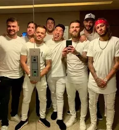 Saiba quem são os 'parças' famosos e anônimos de Neymar  - imagem 21625