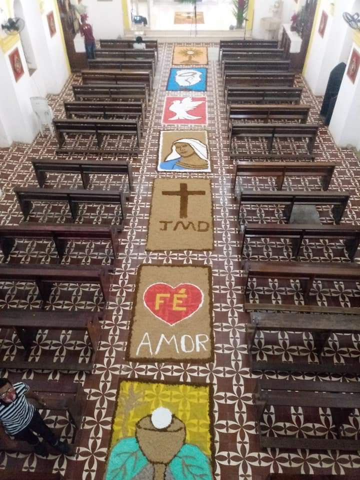 Tradição é mantida e Missa de Corpus Christi é celebrada em Monsenhor Gil - Imagem 1