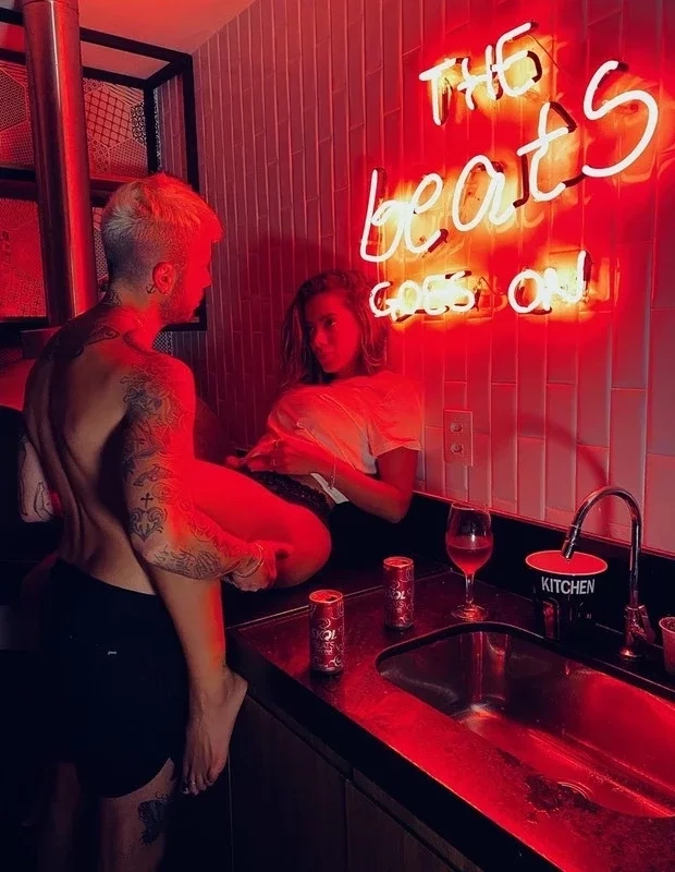 Anitta e Gui Araújo sensualizam com fotos quentes no Dia dos Namorados - imagem 21815