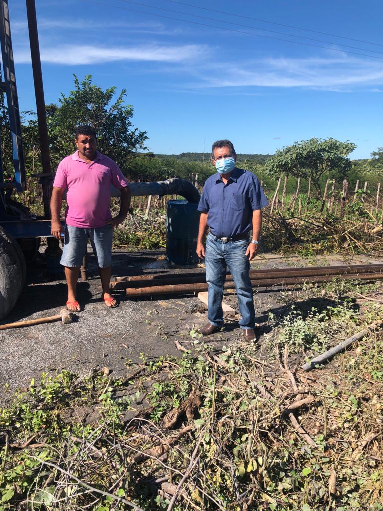 Prefeito Genival Bezerra visita mais duas obras de perfuração de poços tubulares - Imagem 1