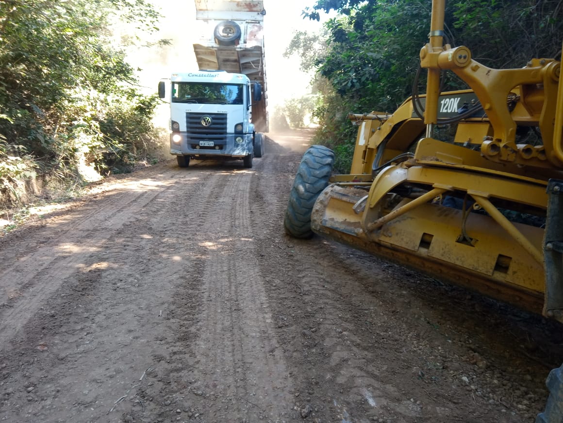 Prefeitura Municipal de Monsenhor Gil mais uma vez recupera estradas - Imagem 3