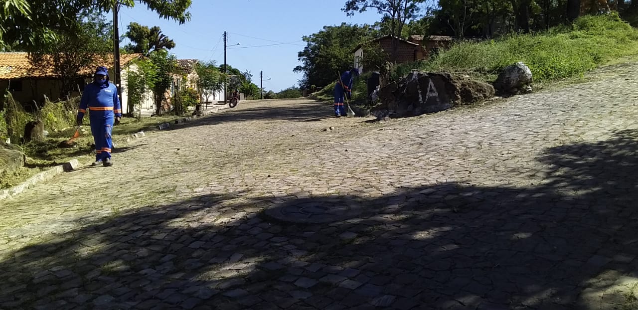 Prefeitura de Monsenhor Gil não cessa os trabalhos de limpeza das vias públicas, mesmo em tempos de pandemia - Imagem 8