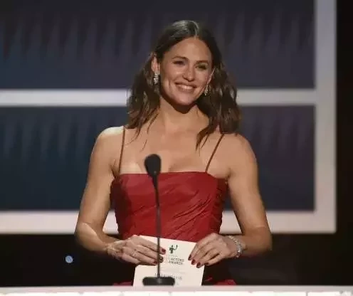 Você é capaz de reconhecer estas celebridades por trás da máscara?  - imagem 22364