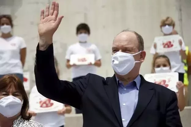 Você é capaz de reconhecer estas celebridades por trás da máscara?  - imagem 22357