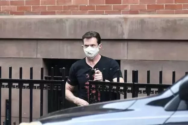 Você é capaz de reconhecer estas celebridades por trás da máscara?  - imagem 22355