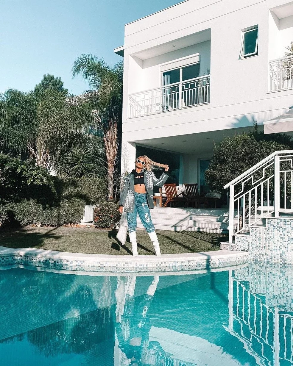 Sonsa posa em nova mansão de 4 mi e ganha elogio de Whindersson; fotos - imagem 21496
