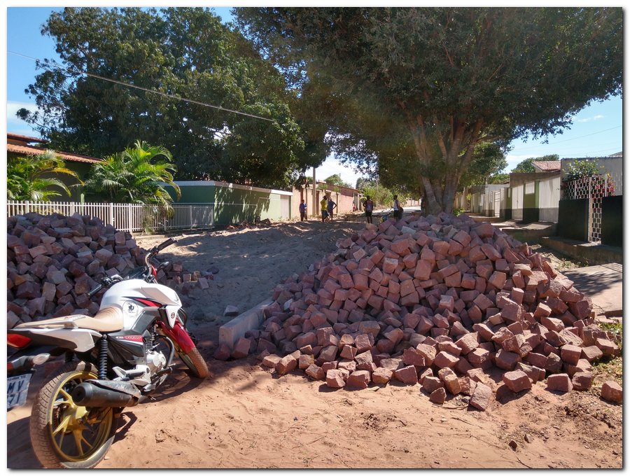 Bairro Senhora é beneficiado com calçamento - Imagem 1