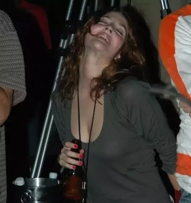 Sextou! Confira 20 fotos divertidas dos famosos bêbados - imagem 23196