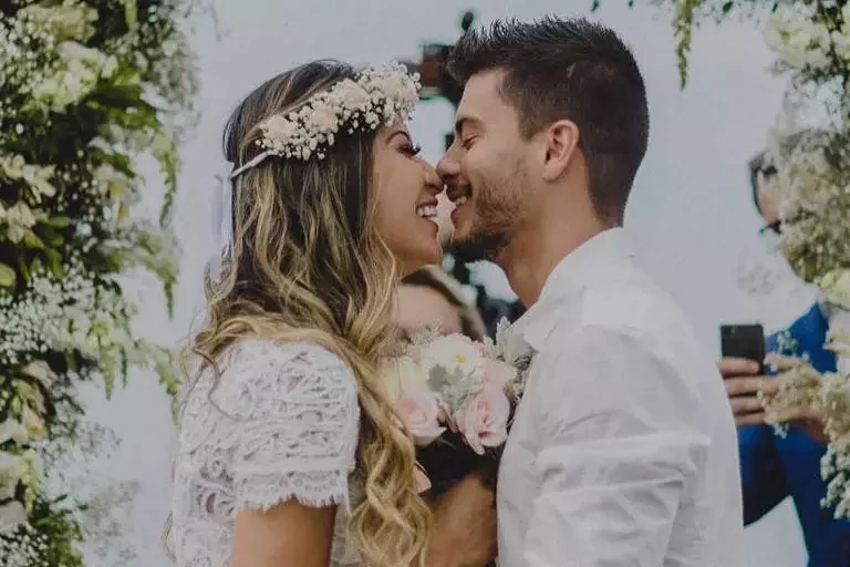 Saiba quais foram as famosas com quem Arthur Aguiar já se relacionou - imagem 23259