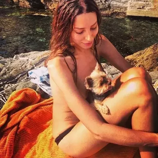 Reveja 10 famosas que fizeram topless e causaram na praia - imagem 23329