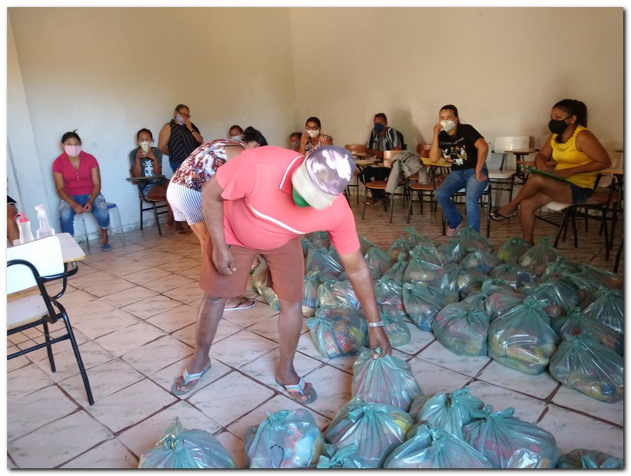 Prefeitura de Inhuma e Secretaria de Educação entrega  Kits de Alimentação Escolar  - Imagem 2