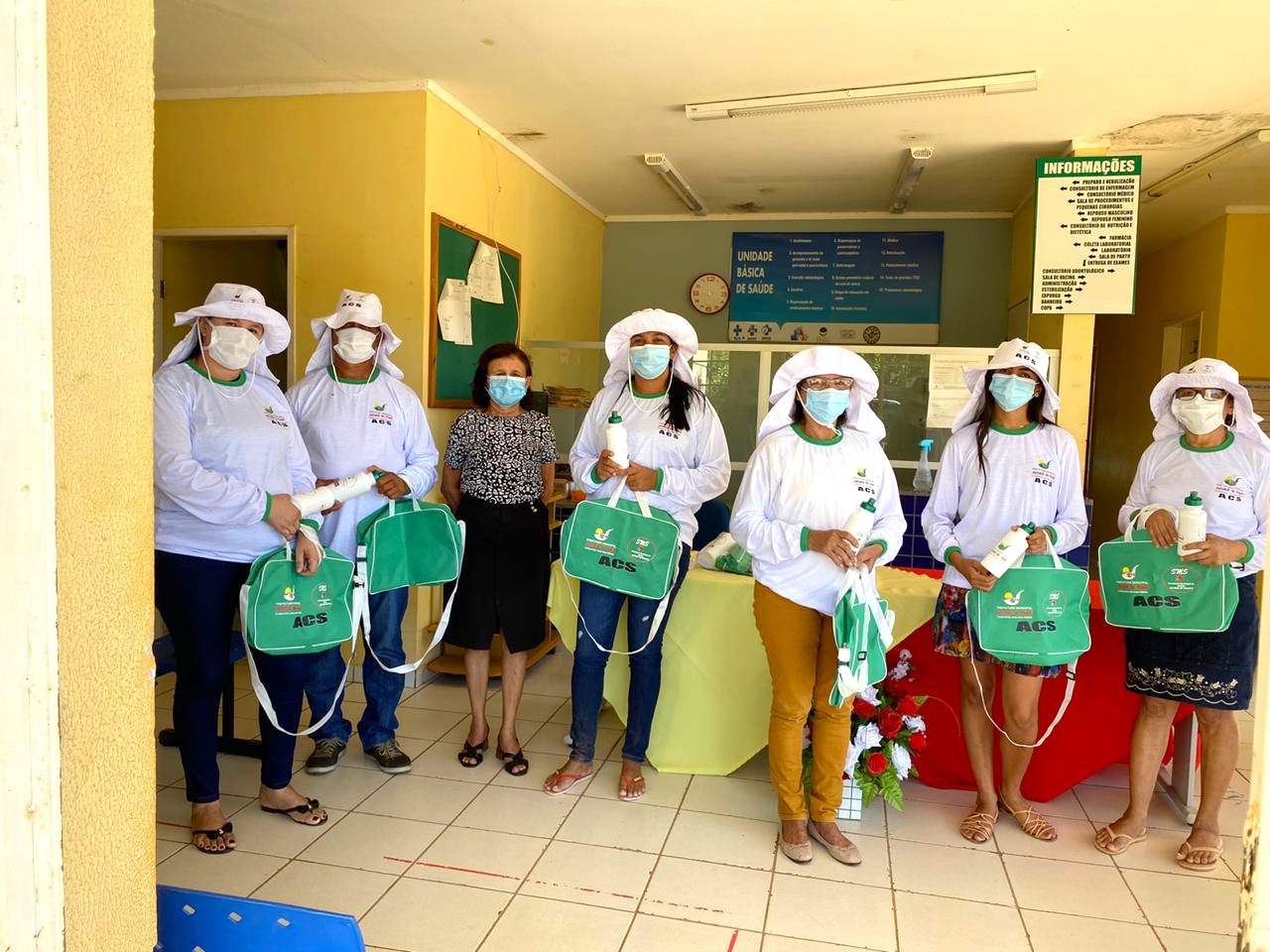 Secretária de saúde de Jatobá do Piauí Noemia Oliveira faz entrega de kits de EPI´s para as equipes de saúde do município - Imagem 8