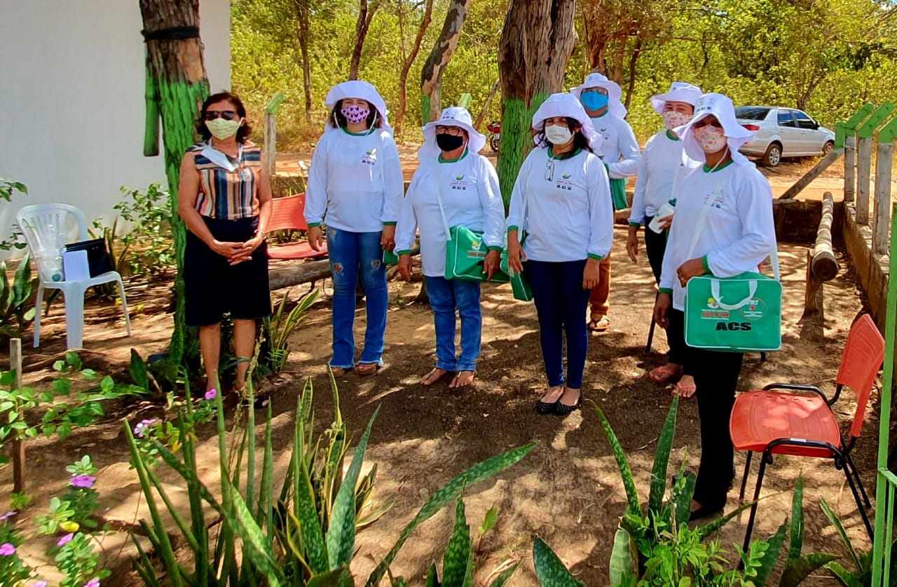 Secretária de saúde de Jatobá do Piauí Noemia Oliveira faz entrega de kits de EPI´s para as equipes de saúde do município - Imagem 9