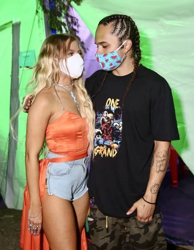 Luisa Sonza ganha 'chega mais' de Vitão durante show drive-in; fotos - imagem 23666