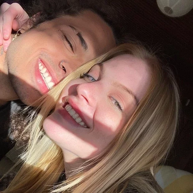 Luisa Sonza ganha 'chega mais' de Vitão durante show drive-in; fotos - imagem 23667