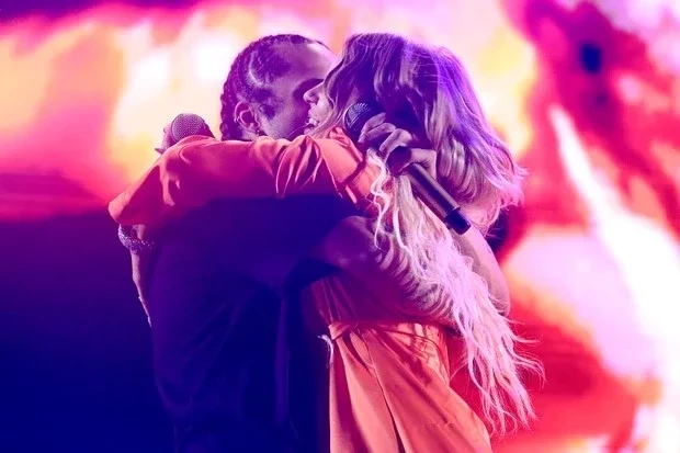 Luisa Sonza ganha 'chega mais' de Vitão durante show drive-in; fotos - imagem 23665