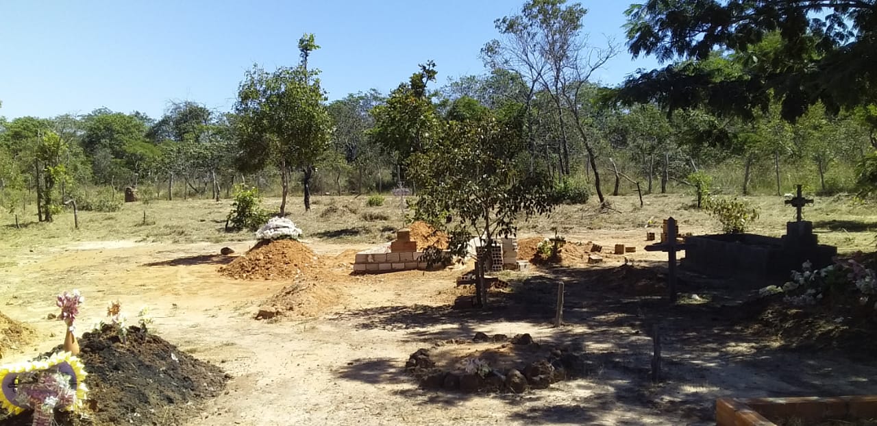 Respeito pelos mortos, prefeitura manda limpar cemitério - Imagem 7