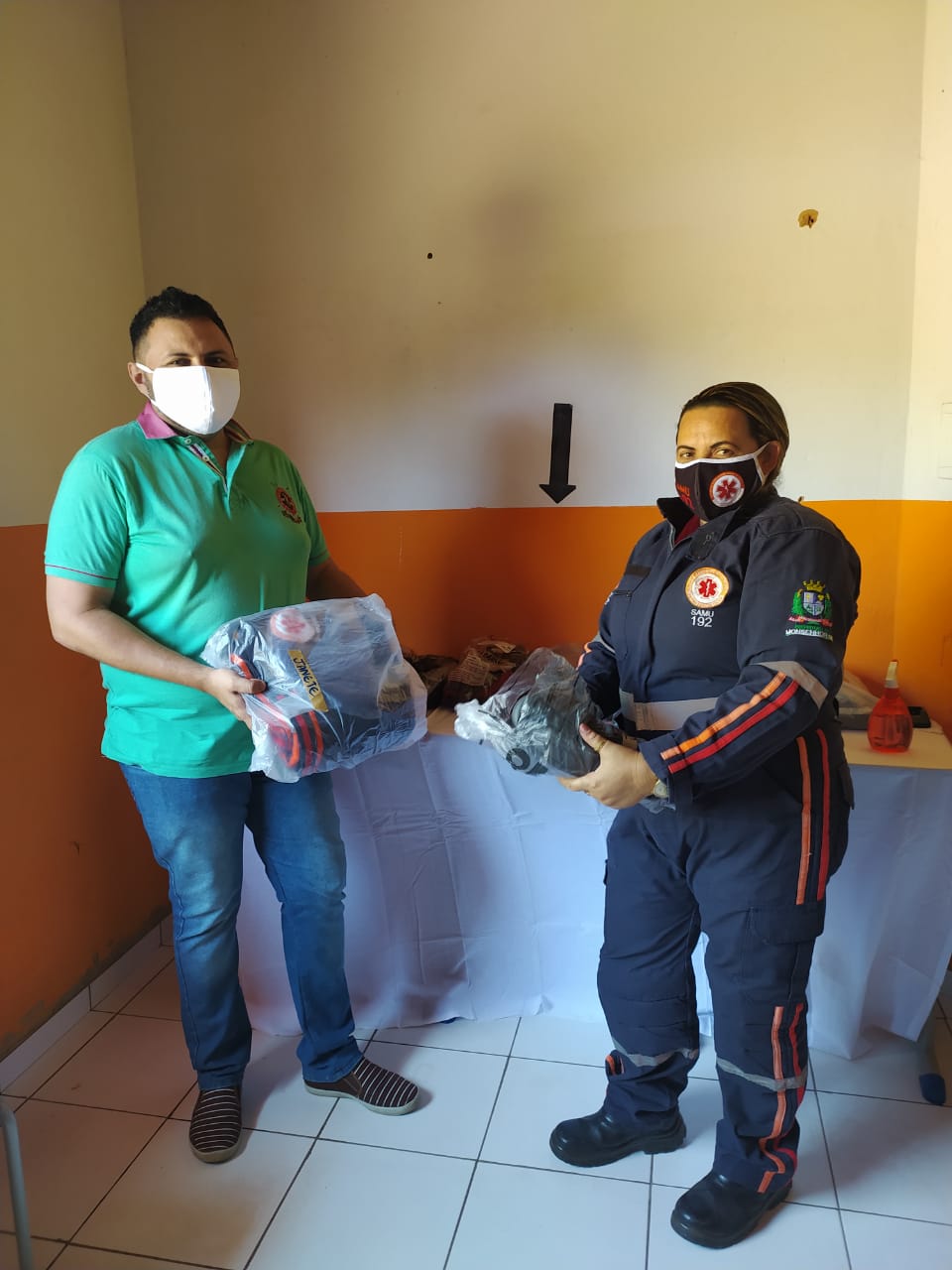 Prefeitura de Monsenhor Gil faz entrega de fardamento novo para SAMU - Imagem 4