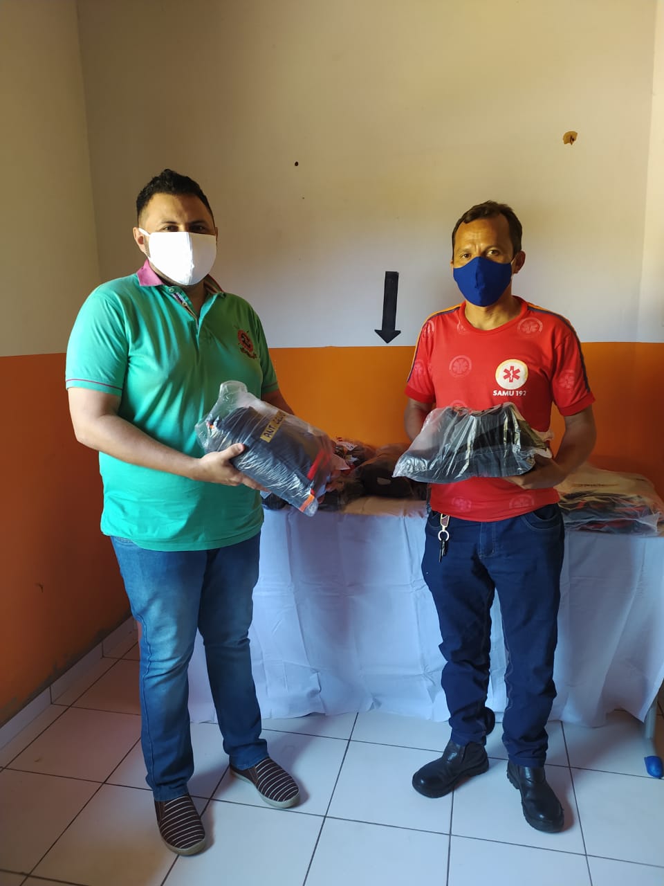 Prefeitura de Monsenhor Gil faz entrega de fardamento novo para SAMU - Imagem 3
