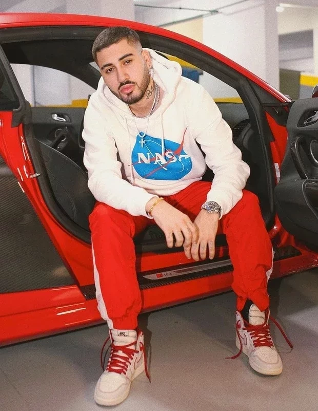 Kevinho tira onda com carrão de R$ 1,2 milhão: 'Favela venceu'; fotos - imagem 24098